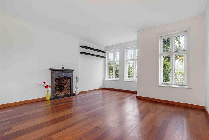 1 Bedroom Flat For Sale In Bishops Park Road, London, SW6