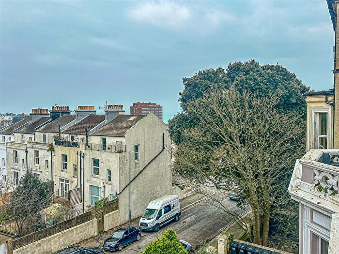 2 Bedroom Flat For Sale In Charles Road, St. Leonards-On-Sea, TN38