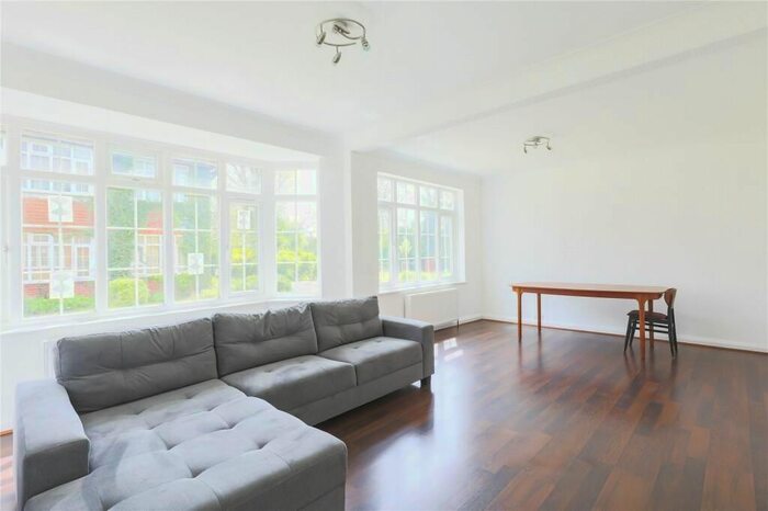 4 Bedroom Flat To Rent In Torrington Park, North Finchley, London, N12