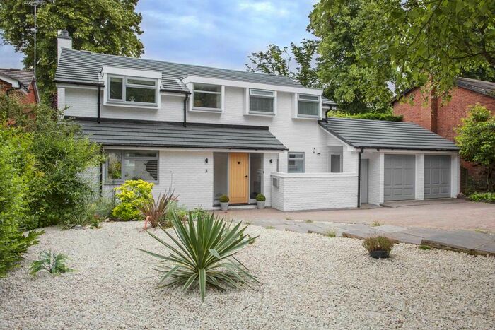 4 Bedroom Detached House To Rent In The Chestnuts, Lower Shiplake, RG9