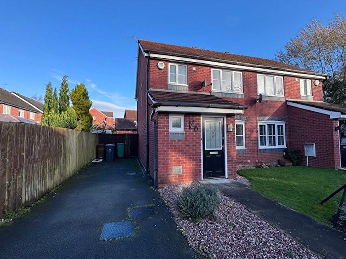 3 Bedroom Semi Detached House To Rent In Grasmere Drive, Bury, BL9