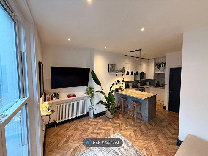 1 Bedroom Flat To Rent In Camberwell Church Street, London, SE5