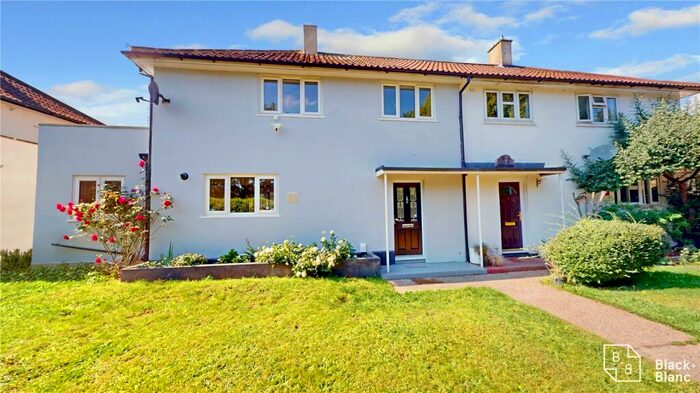 3 Bedroom Semi-Detached House To Rent In Broadcoombe, South Croydon, CR2