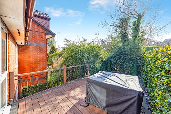 2 Bedroom Flat For Sale In Richfield Road, Bushey, WD23