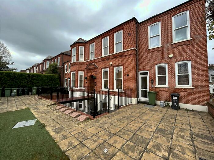 Flat To Rent In Brownhill Road, London, SE6