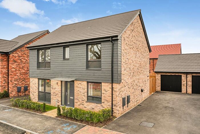 4 Bedroom Detached House For Sale In Rambouillet Drive, Whitehouse Park, Milton Keynes, Buckinghamshire, MK8