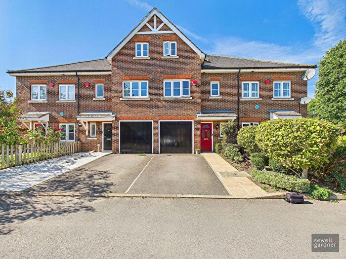 3 Bedroom Town House For Sale In Premier Place, Watford, WD18