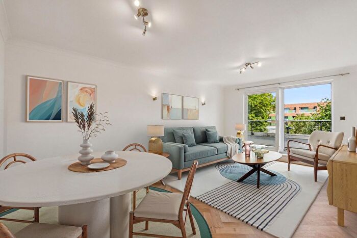 2 Bedroom Flat To Rent In Just Off Chiswick High Road, Central Chiswick, W4