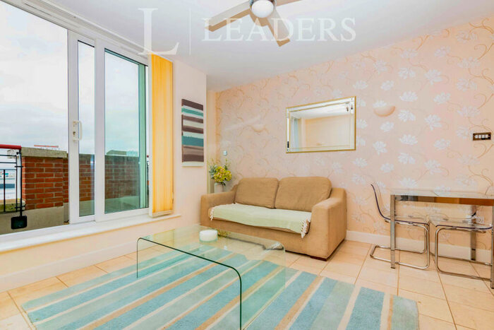 2 Bedroom Flat To Rent In Brecon House, The Canalside, Portsmouth, PO1