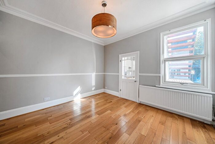 2 Bedroom Maisonette For Sale In Effra Road, Wimbledon, London, SW19