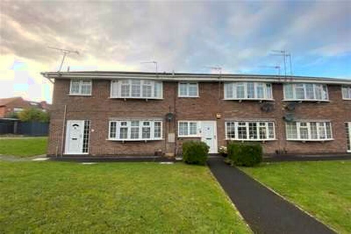 2 Bedroom Flat To Rent In Dean Close, Littleover DE23
