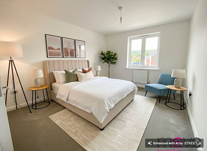 2 Bedroom Flat To Rent In Ridge Close, Cheltenham, GL52