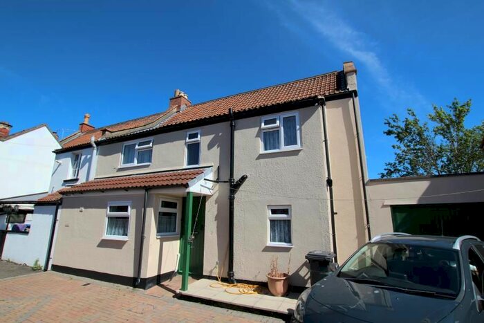 3 Bedroom Cottage To Rent In Pembroke Road, Shirehampton, Bristol, BS11