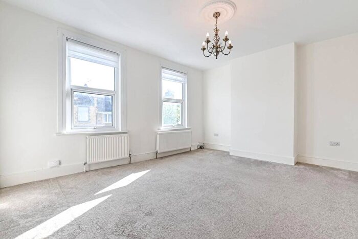 1 Bedroom Flat To Rent In Thorpe Road, Walthamstow, E17