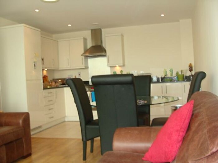 2 Bedroom Flat To Rent In Worcester Road, Cowley, UB8