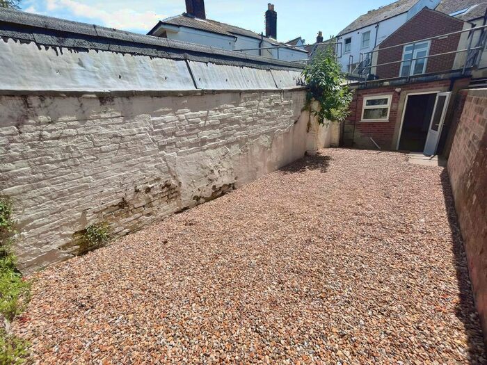 1 Bedroom Apartment To Rent In Garden Flat, High Street, Newport, PO30
