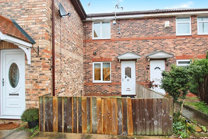 2 Bedroom Terraced House For Sale In Dunlin Court, Leeds, LS10