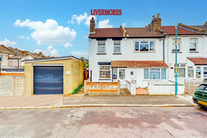 2 Bedroom End Of Terrace House For Sale In Wellington Road, Dartford, DA1