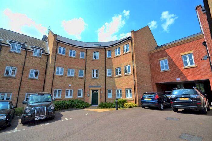 2 Bedroom Flat To Rent In Campus Court, Loughton, IG10