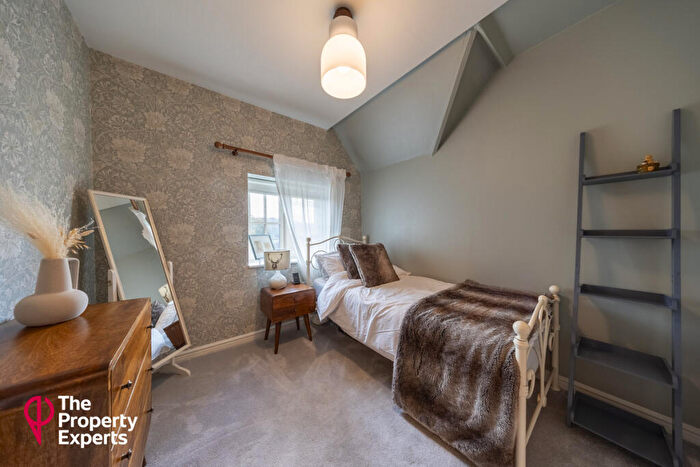 4 Bedroom Semi-Detached House For Sale In Sulhamstead Road, Reading, RG30