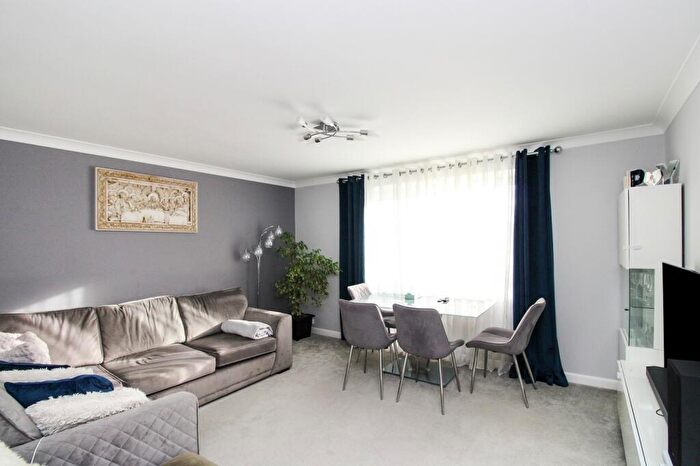 2 Bedroom Flat For Sale In Court Lodge Road, Horley, Surrey., RH6