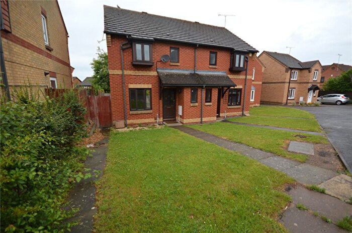 3 Bedroom Semi Detached House For Sale In Lorimer Close, Luton, Bedfordshire, LU2