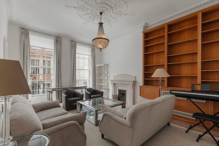 3 Bedroom Flat To Rent In Park Street, Mayfair, London, W1K