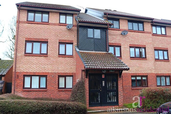 2 Bedroom Apartment For Sale In John Gooch Drive, Enfield, Middlesex, EN2