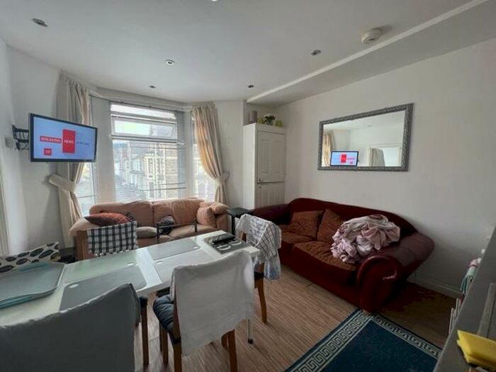 2 Bedroom Apartment To Rent In Clare Street, Cardiff, CF11