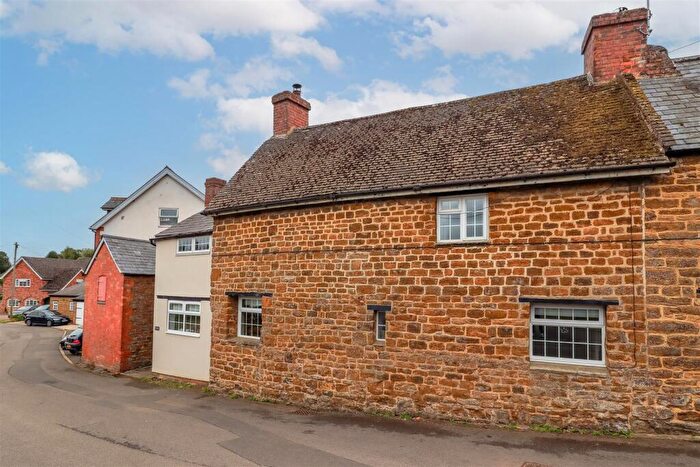 4 Bedroom Semi-Detached House For Sale In Bell Lane, Byfield, Daventry, NN11