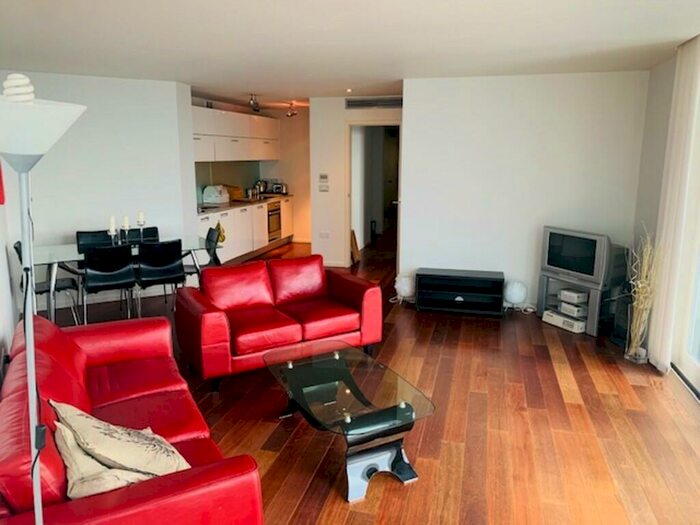 3 Bedroom Flat To Rent In Beetham Tower, City Centre, B1
