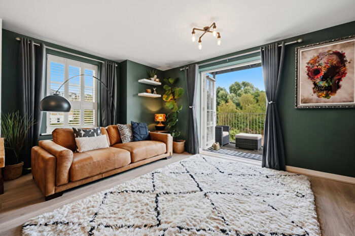 3 Bedroom Flat For Sale In Cathedral Court, Canterbury, CT2