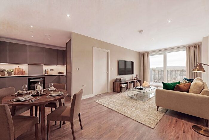 2 Bedroom Flat For Sale In Banks Road, Kidbrooke, SE3