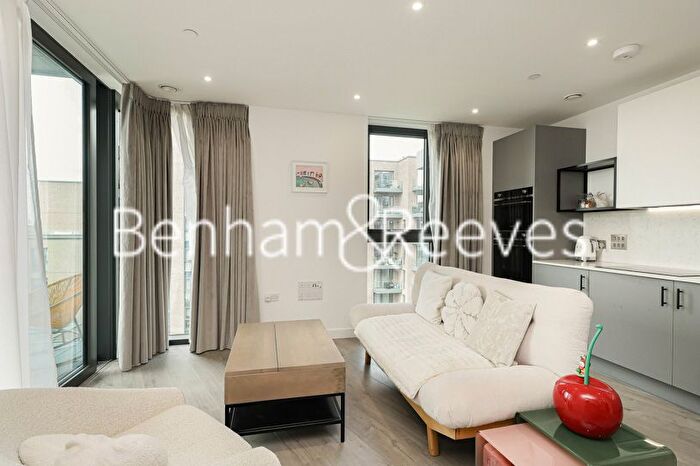 1 Bedroom Flat To Rent In Coster Avenue, Woodberry Down, N4