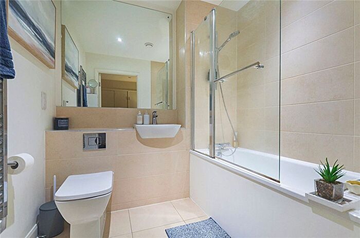 1 Bedroom Flat For Sale In Chandlers Avenue, Greenwich, London, SE10