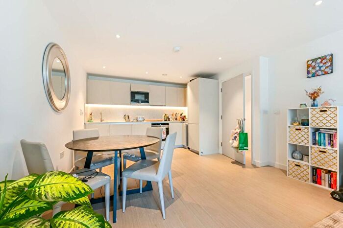 2 Bedroom Flat To Rent In Angel, Islington, London, N1