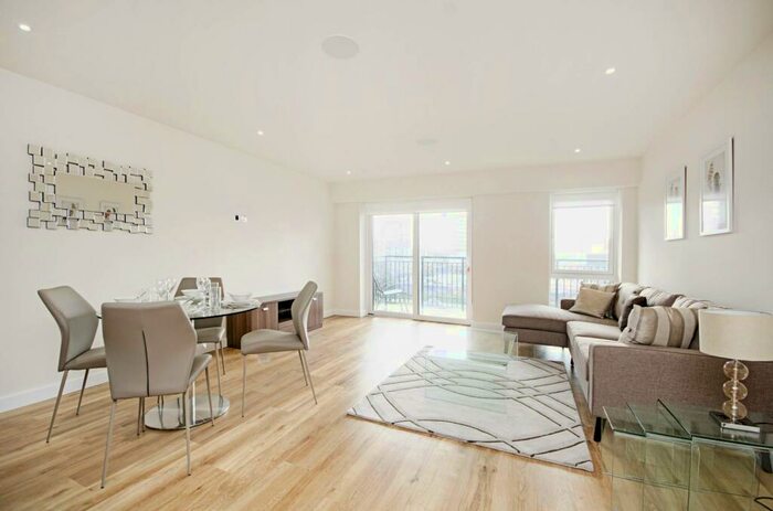 2 Bedroom Flat To Rent In Beaufort Square, Colindale, London, NW9