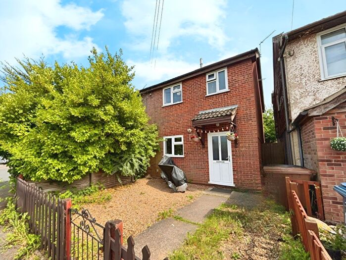 3 Bedroom Semi-Detached House To Rent In Fuchsia Lane, Ipswich, IP4