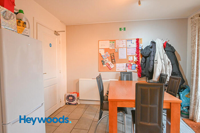 5 Bedroom Terraced House To Rent In Comet Avenue, Newcastle-under-Lyme, Staffordshire, ST5