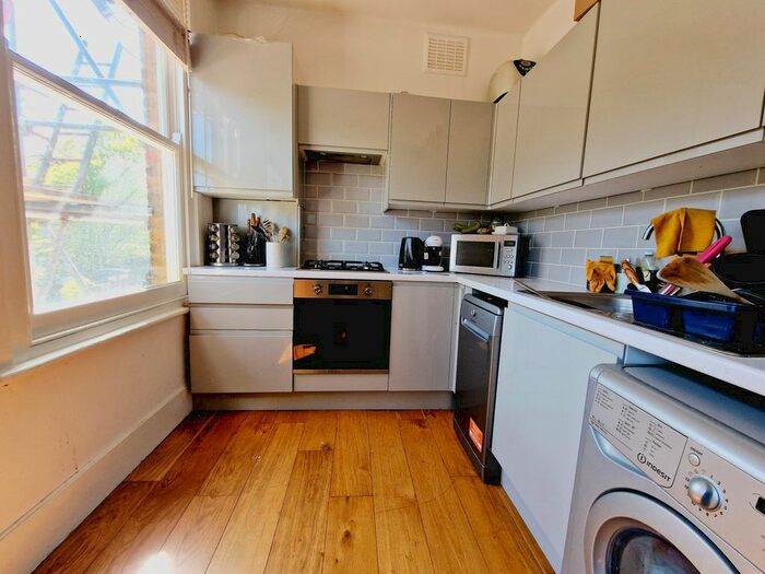 2 Bedroom Flat To Rent In Hartham Road, London, N7