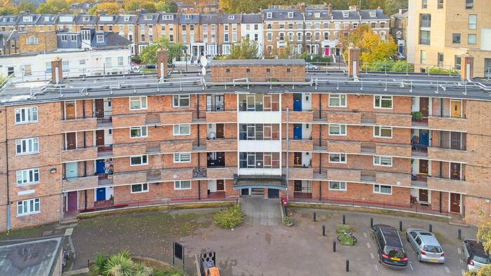 Studio To Rent In Burma Road, London, N16