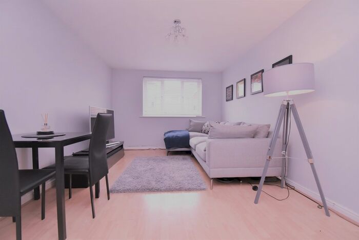 1 Bedroom Flat To Rent In Chandlers Drive, Erith, DA8