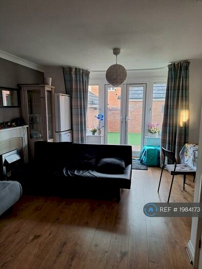 3 Bedroom Terraced House To Rent In House, Swindon, SN2