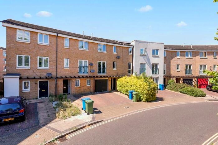 4 Bedroom Semi-Detached House To Rent In Calypso Crescent, London, SE15