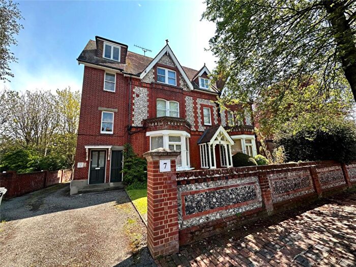 2 Bedroom Apartment For Sale In Grassington Road, Lower Meads, Eastbourne, BN20
