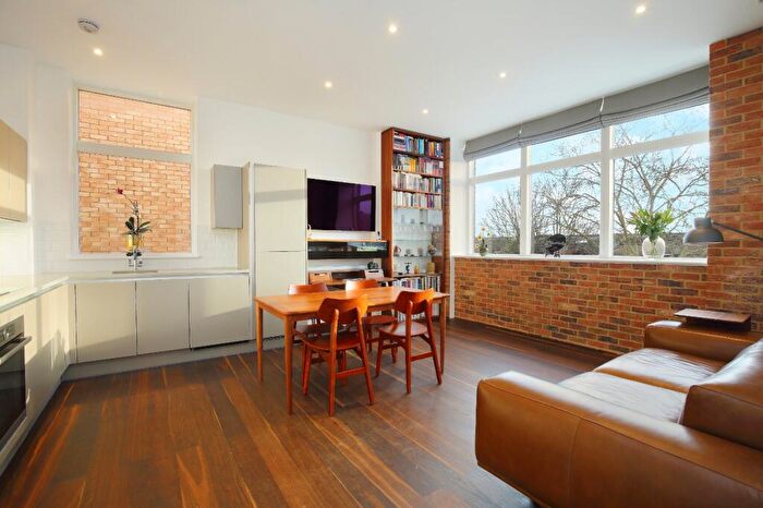3 Bedroom Flat For Sale In Charles Street, Archway, London, N19