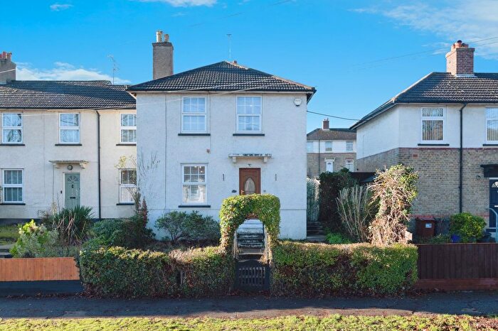 3 Bedroom End Terrace House For Sale In Hathaway Road, Grays, Essex, RM17