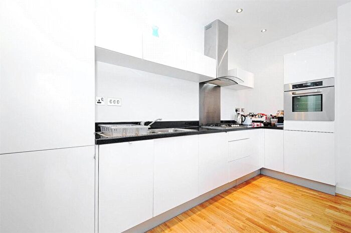 2 Bedroom Apartment To Rent In Aylward Street, Stepney Green, London, E1
