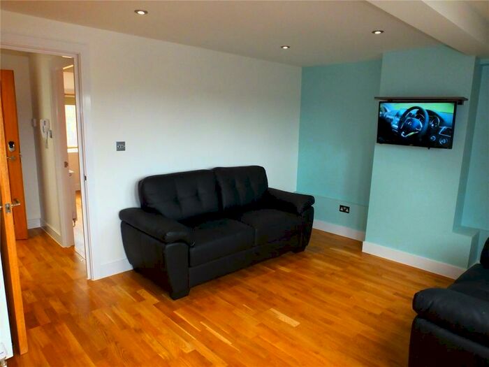 1 Bedroom Flat To Rent In High Street, Bromley, Kent, BR1