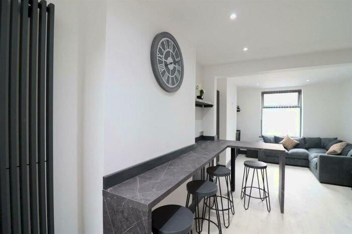 2 Bedroom Apartment To Rent In Ground Floor Flat, Hirwain Street, Cathays, Cardiff, CF24